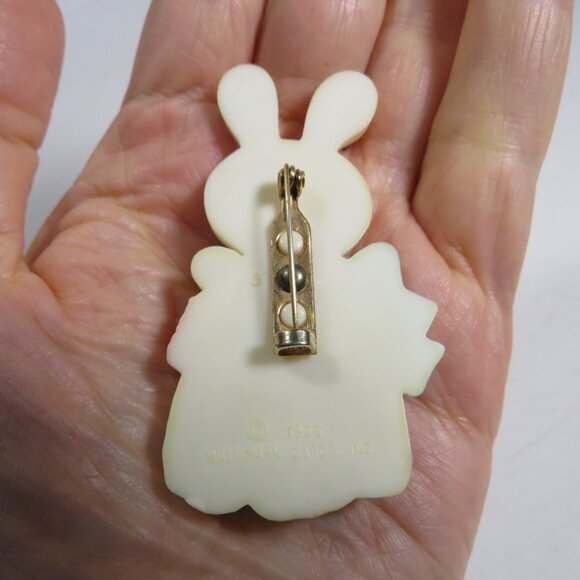 Hallmark 1975 Easter Rabbit Bunny Lapel Pin Vintage Female - Picture 3 of 11